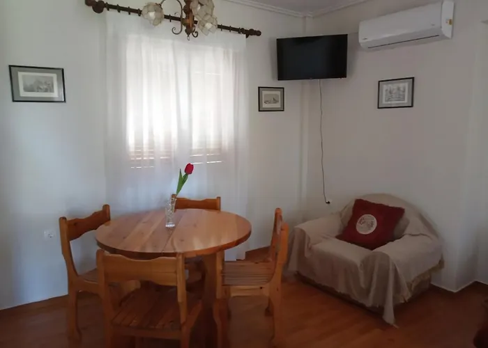 Manousi 1- Ground Floor Διαμέρισμα Μυστράς